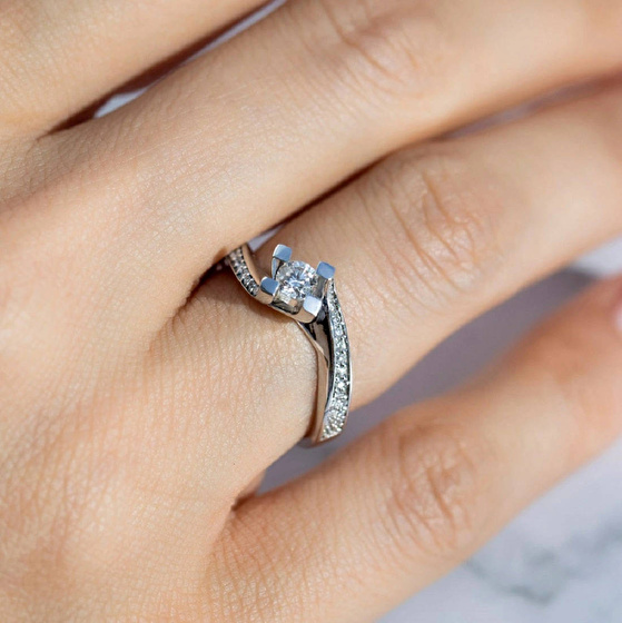 Seitenstein Diamant Verlobungsring